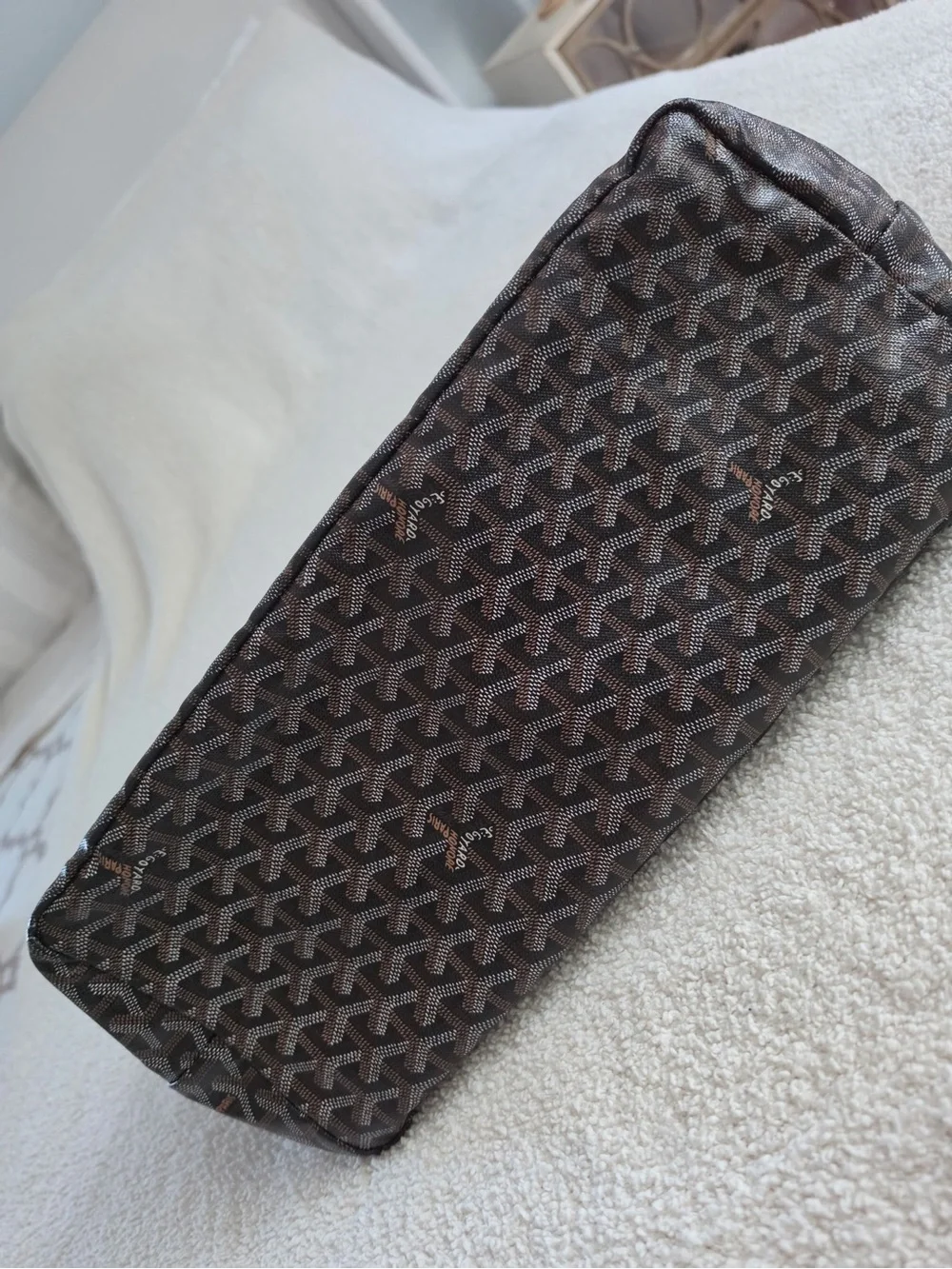 Goyard Saint Louis GM Black with Tan/Gold Trim with Pouch - Picture 7 of 17